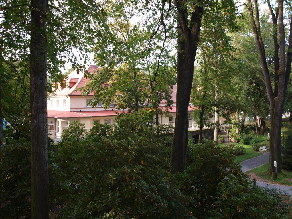 Hotel Saechsisches Haus Berggiesshübel Dış mekan fotoğraf