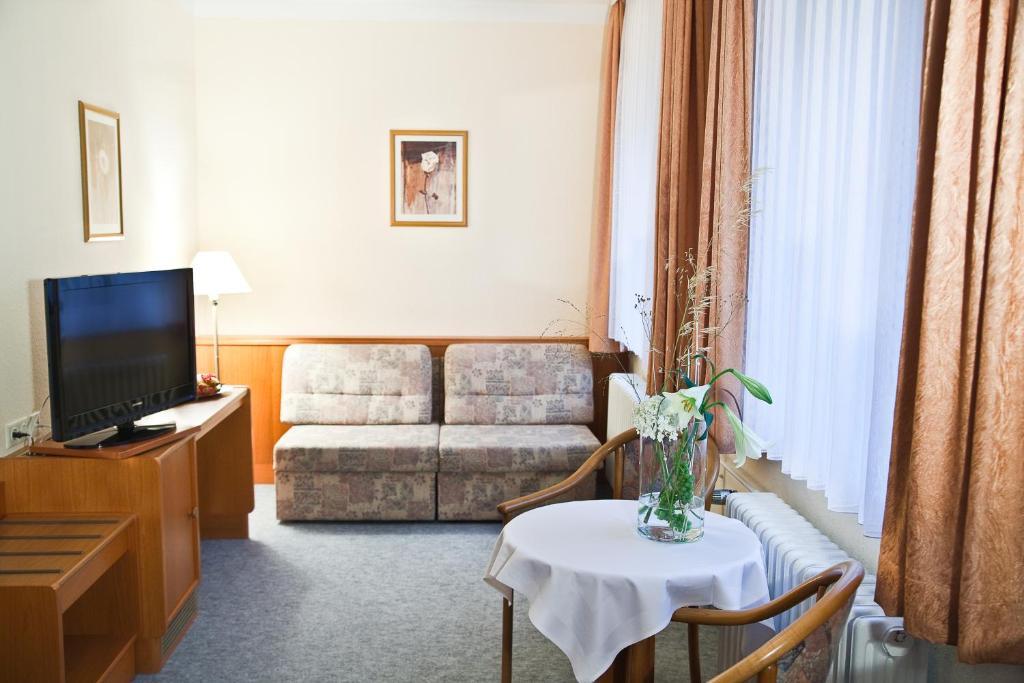 Hotel Saechsisches Haus Berggiesshübel Oda fotoğraf